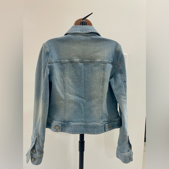 Ann Taylor women’s jean jacket size 4 light denim like new. - Picture 2 of 3